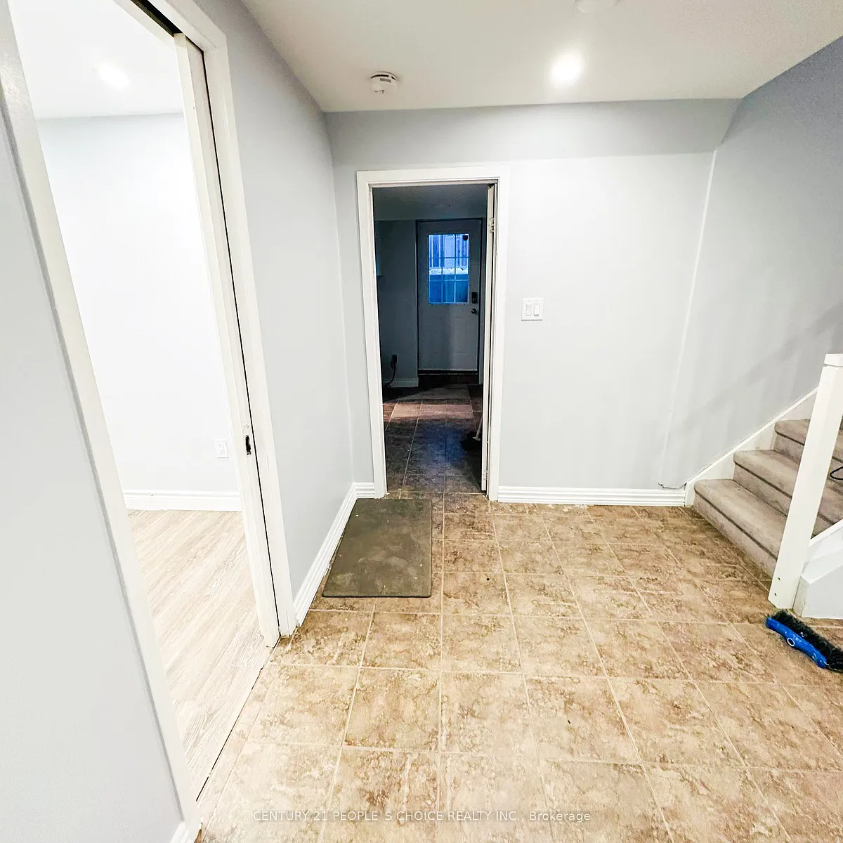 Building Photo - 41 Coomer Cres