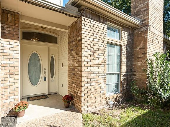 5th image of 1112 Olde Towne Dr
