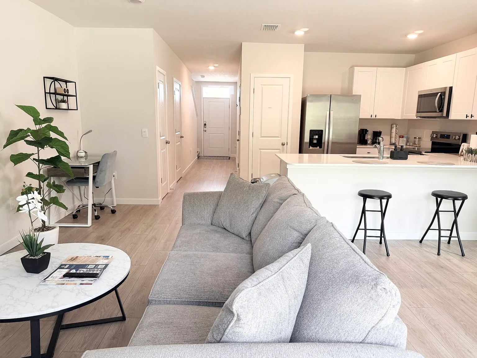 3 bed, 1463 sqft, $2,685 — Photo 2