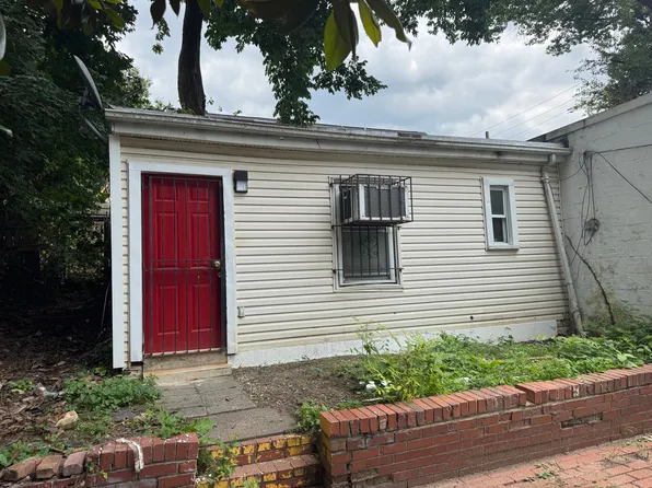 2216 16th St SE, Washington, DC