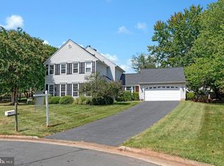 11 Coloma Ct, Sterling, VA 20164