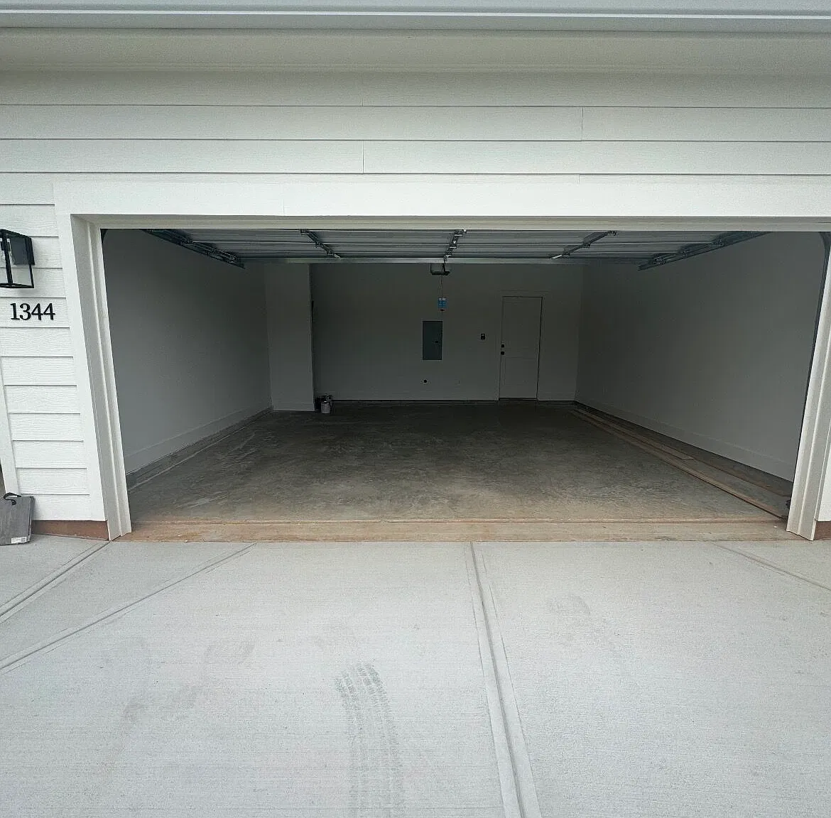 3 bed, 3.5 bath, 1850 sqft, $2,200 — Photo 3