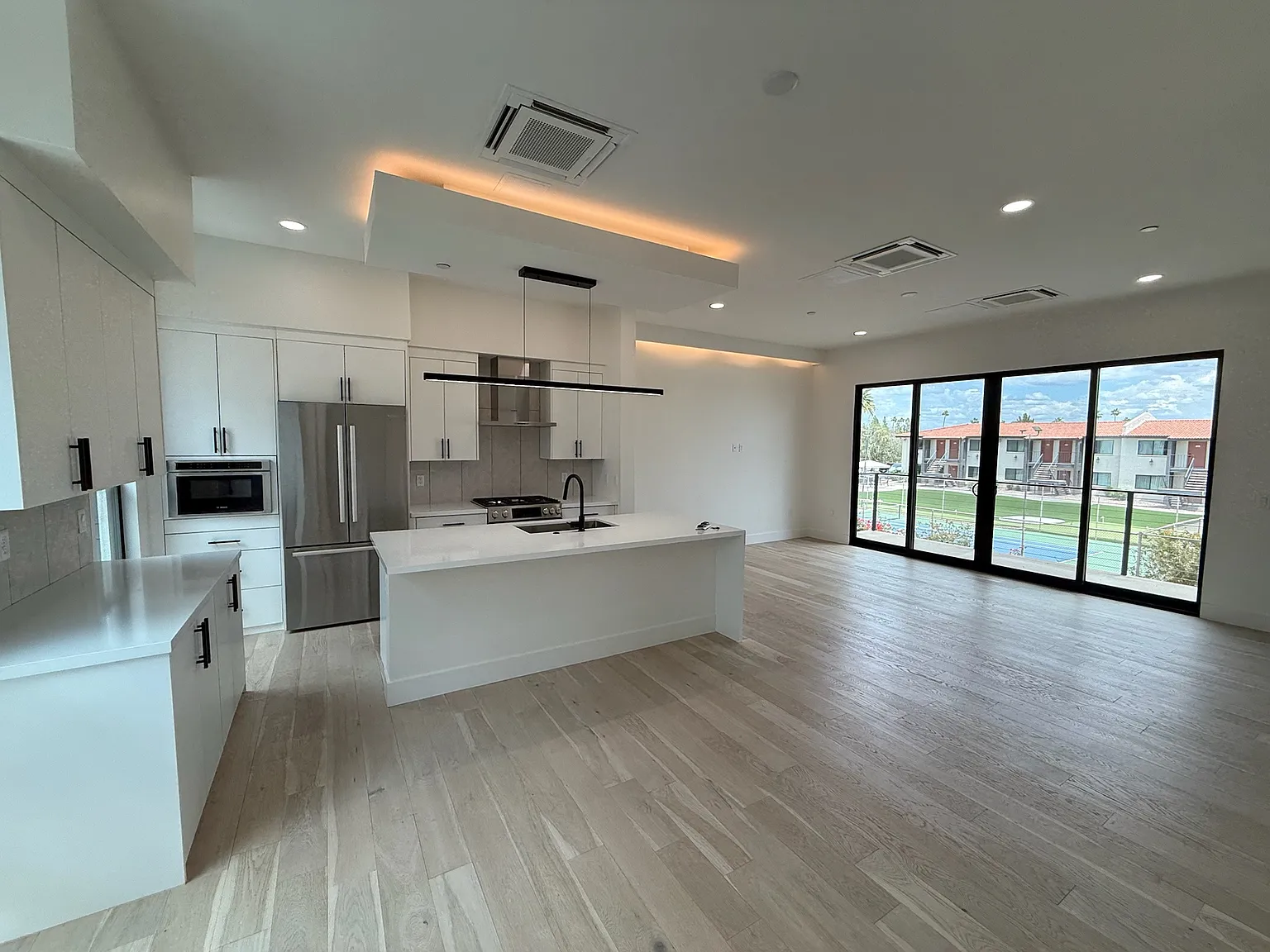 1501 N Miller Rd — Photo 3