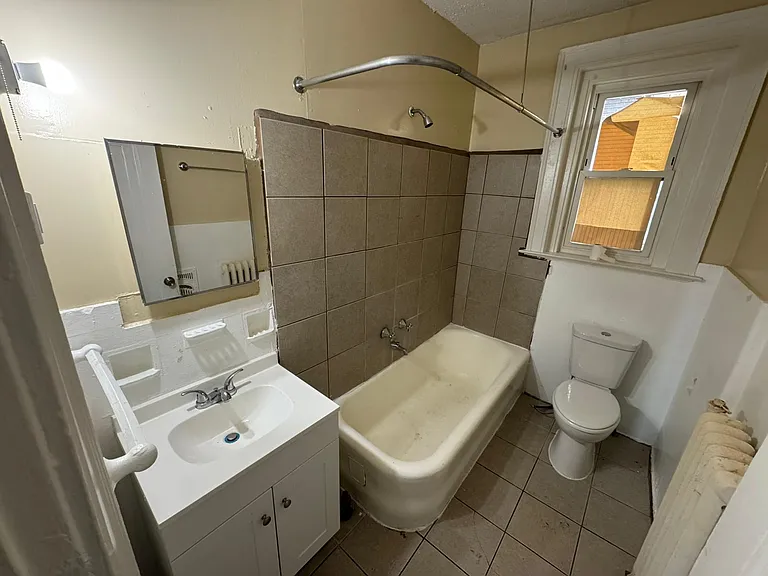 56 Norton St #302A — Photo 4