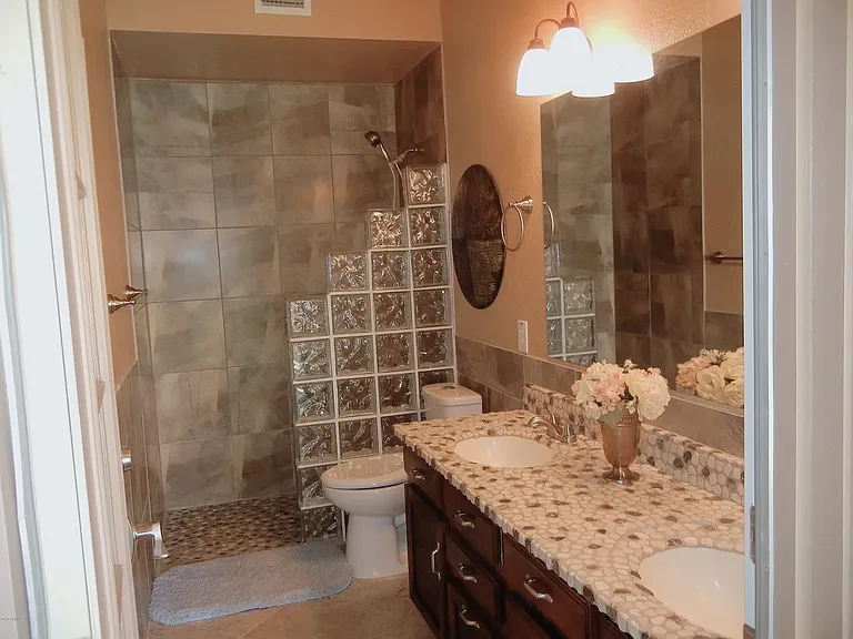 1142 E Scott Ave — Photo 11