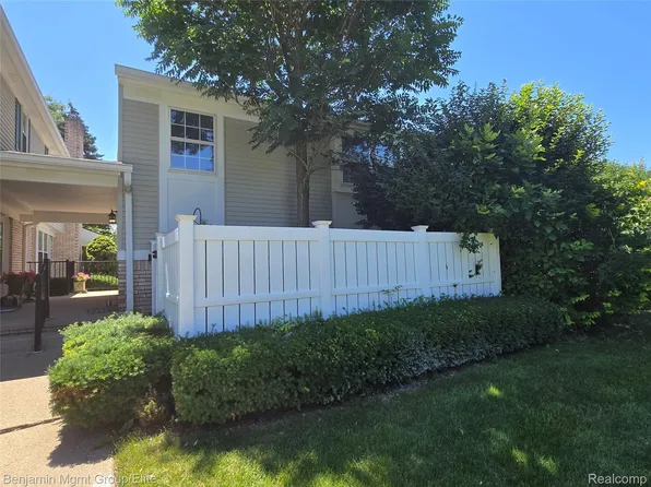 20942 W Glen Haven Cir, Northville, MI 48167