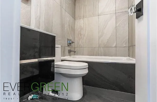 Rented by Evergreen Apartments BK | media 30