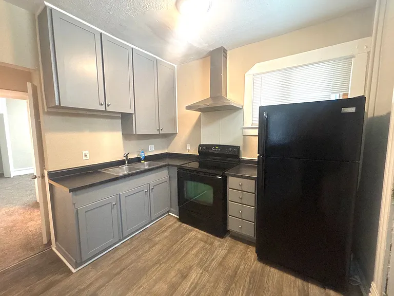 2820 Cottage Grove Ave — Photo 4
