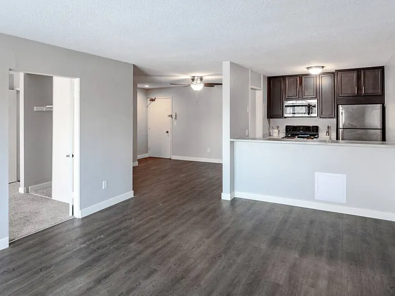 Lexington Hills Apartments — Photo 5