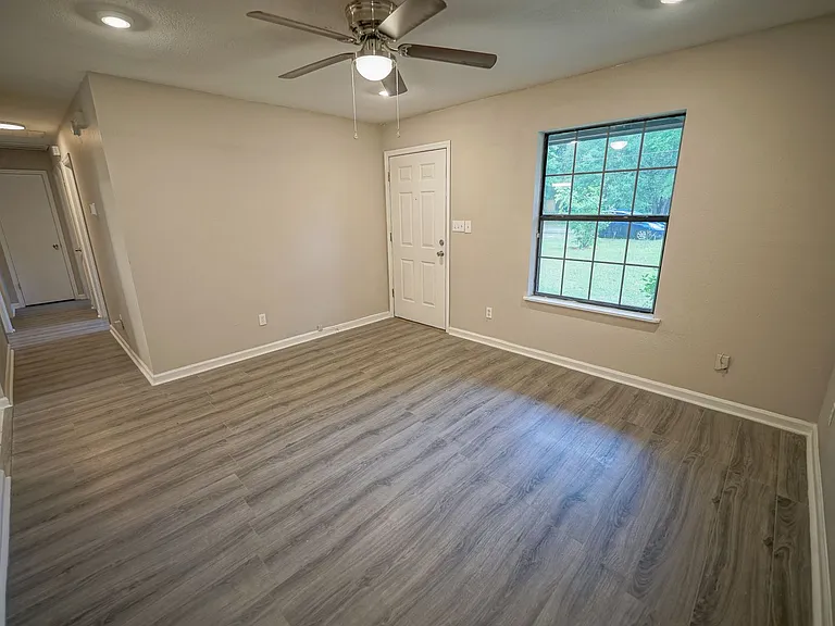 8407 Lenova Ln — Photo 8