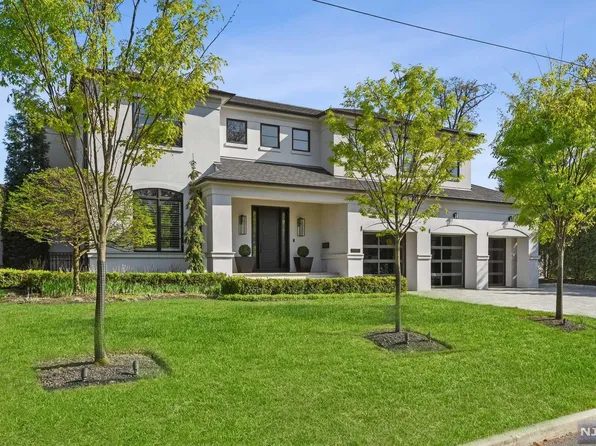 25 Stephen Dr, Englewood Cliffs, NJ 07632