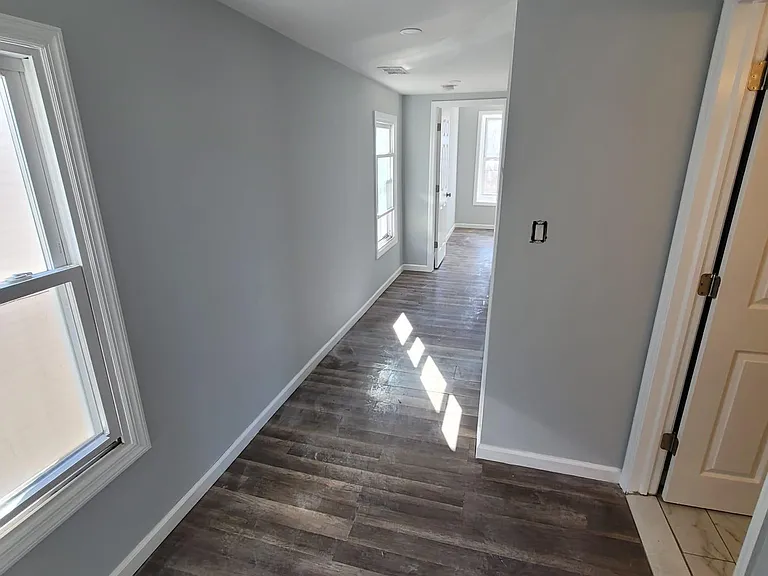 1029 E Grand St #2 — Photo 6