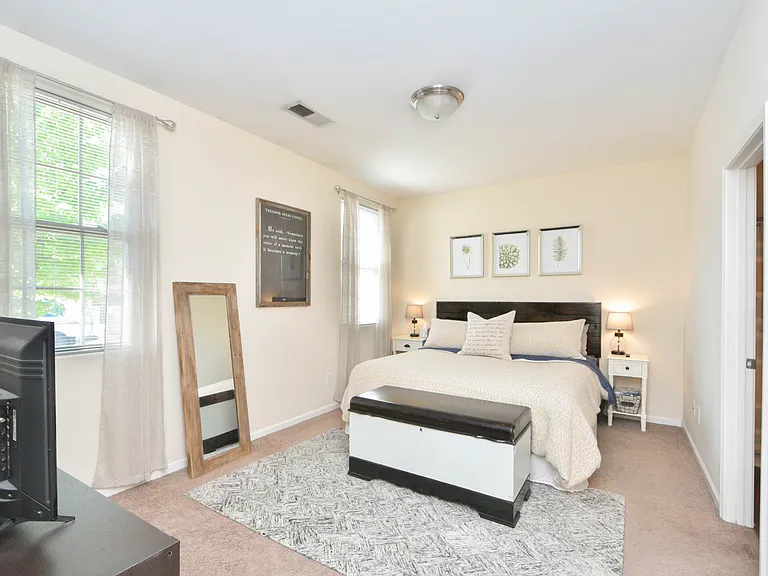 2537 Sun Seeker Ct — Photo 10