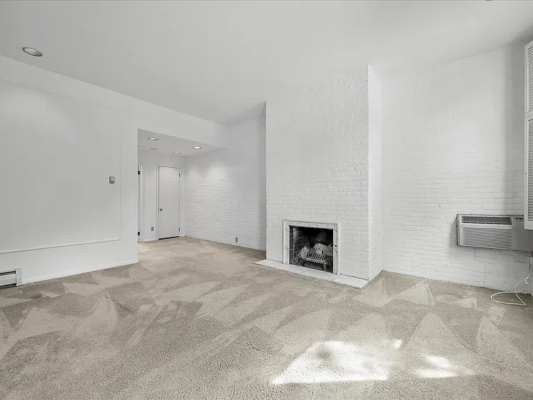 6007 Walnut St #12 — Photo 3