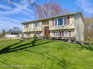 6 Marland Ln, Tinton Falls, NJ 07724