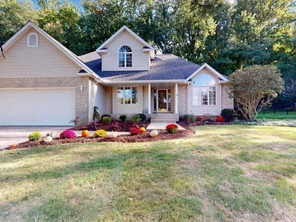 4295 Maple Grove Dr, Erie, PA 16510