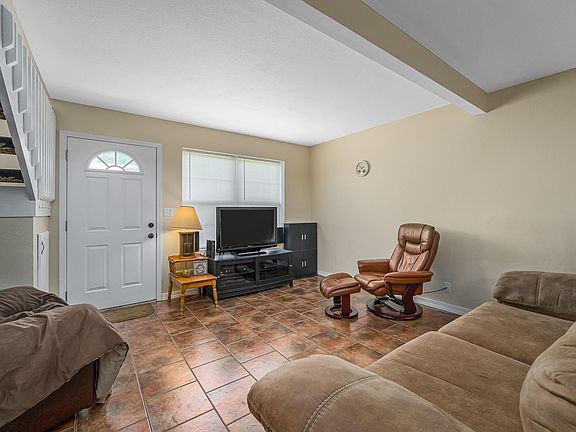 5th image of 12 Pond Pl