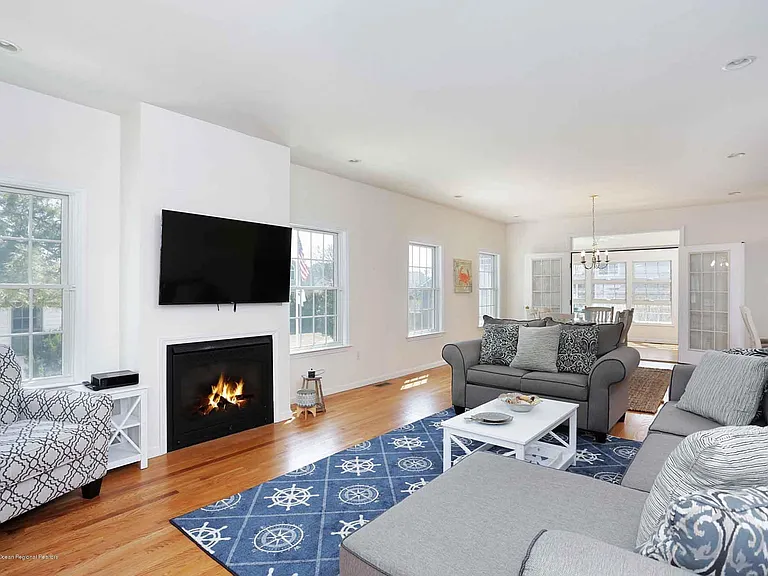 111 York Ave — Photo 8