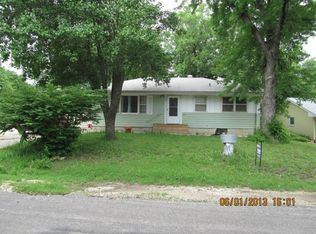 307 E Chase St, Leonardville, KS 66449