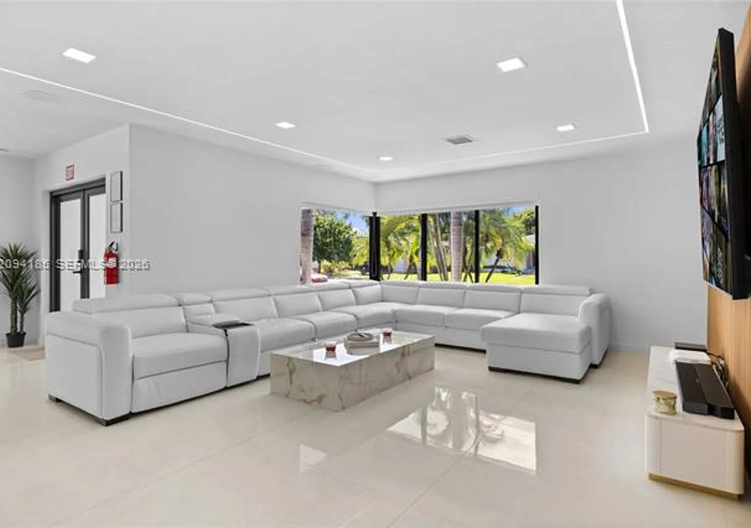1117 Adams St # 1117, Hollywood, FL 33019 — Photo 2
