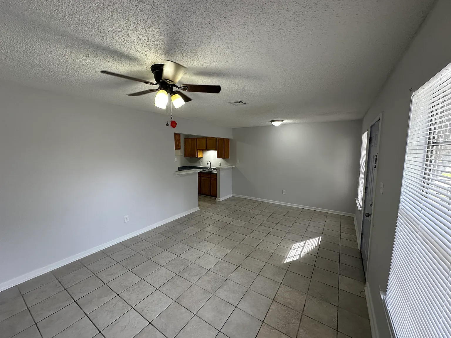 2 bed, 850 sqft, $800 — Photo 3