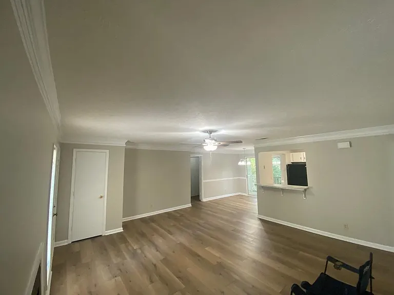 102 Sterling Ct — Photo 4