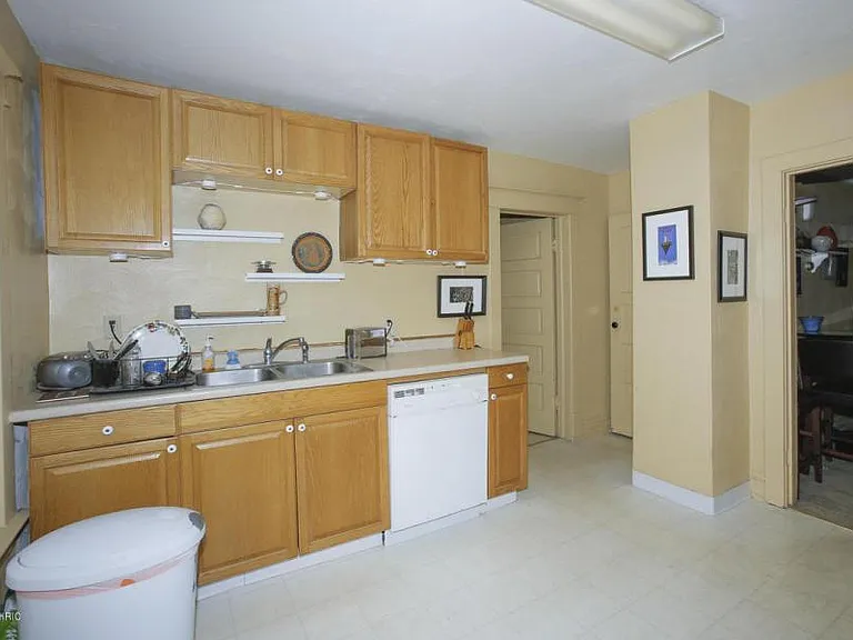 743 Axtell St #2 — Photo 8