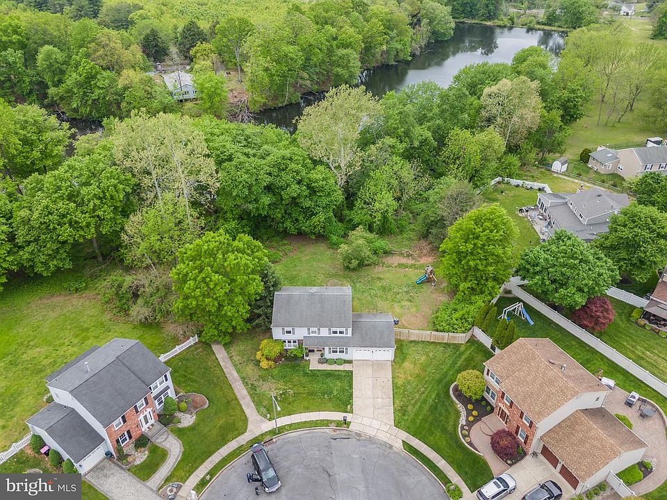 1st image of 2 Farnham Ct