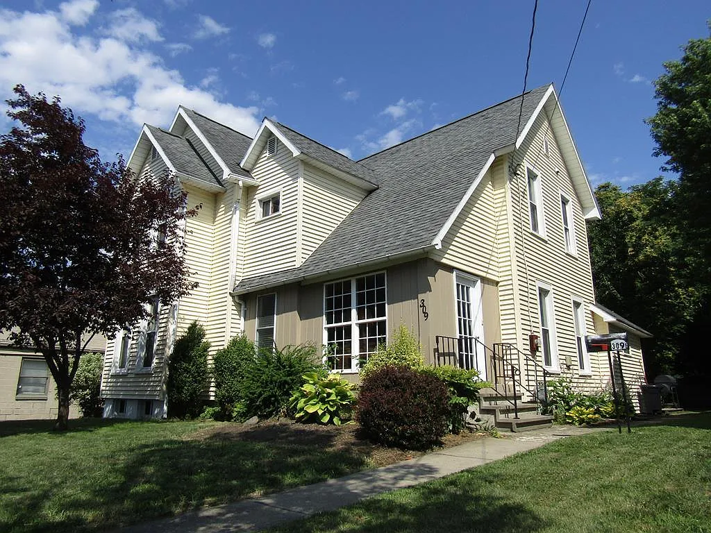 309 E Center St photo 1