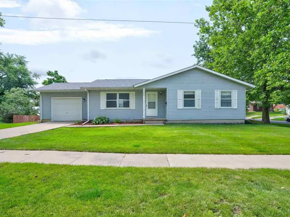 303 E Washington St, Sigourney, IA 52591