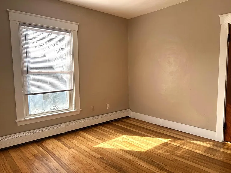 900 Main St #2 — Photo 6