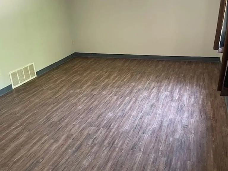 1107 Pekin Ave — Photo 6