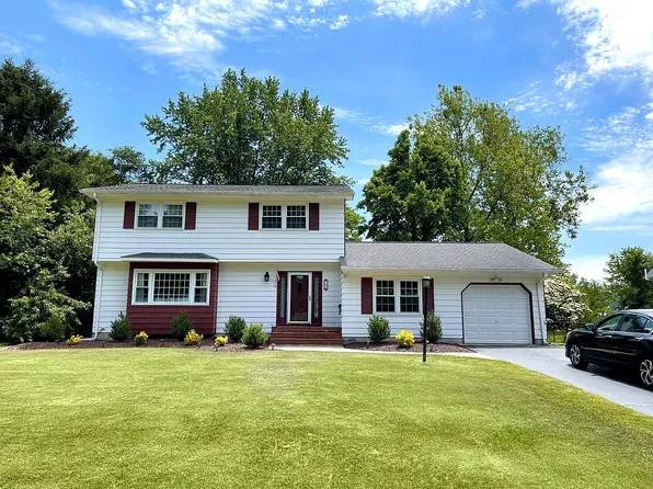 37 Woodland Dr, East Windsor, NJ 08520