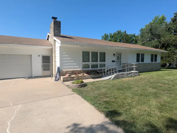 2221 Millwood Dr, Atchison, KS 66002