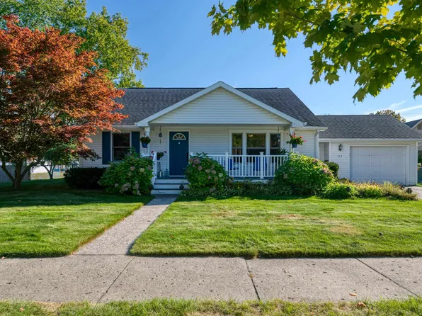 513 W 12th St, Traverse City, MI 49684