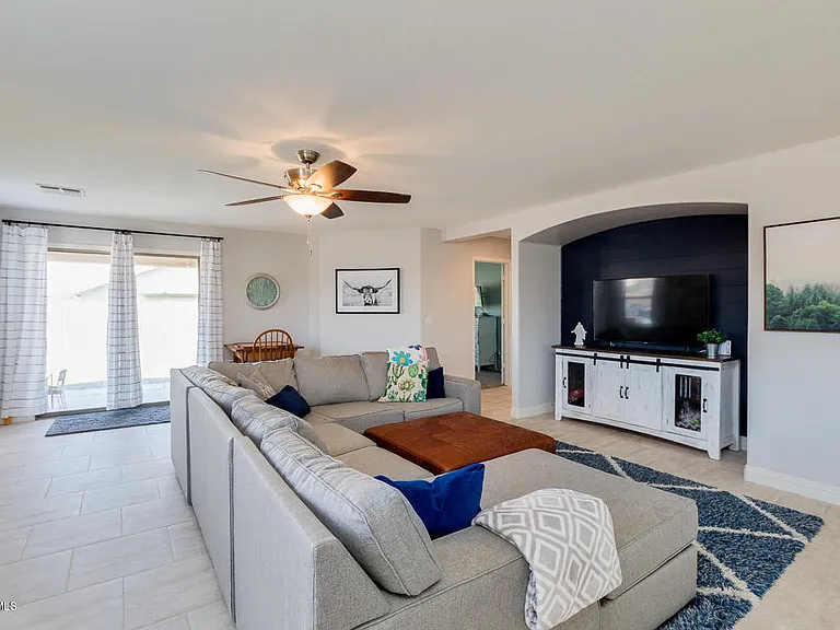 3868 W Carlos Ln — Photo 12