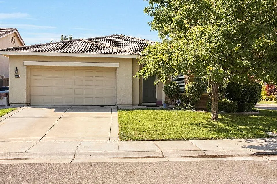1580 Charm Way photo 1