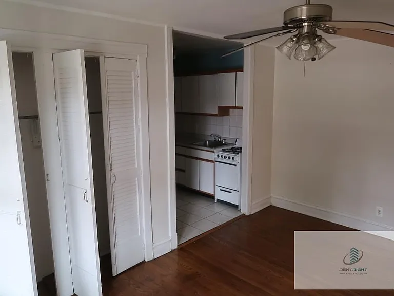 2617-25 W Gunnison St #2625-1W — Photo 2