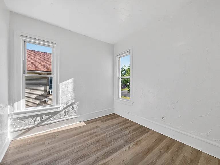 511 Brown St — Photo 8
