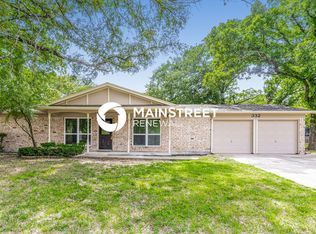 332 Glenhaven Dr, Azle, TX 76020