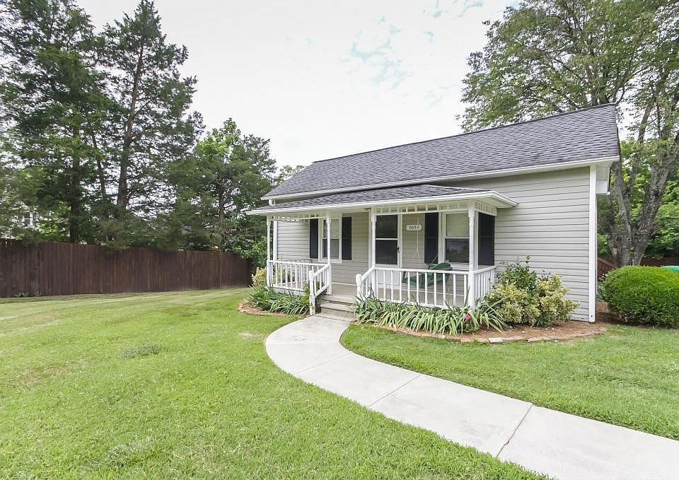 1st image of 3054 Cherokee Dr