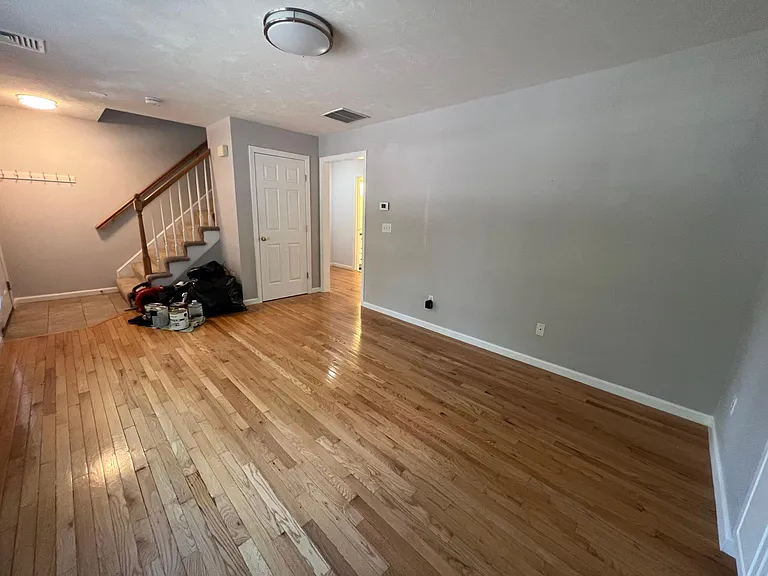 2 Grove St #B — Photo 18