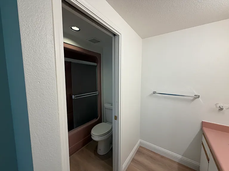425 Mission Blvd — Photo 12