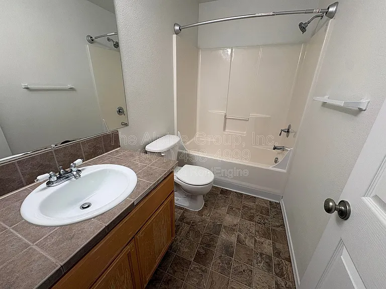 210 NW Connell Ave — Photo 19
