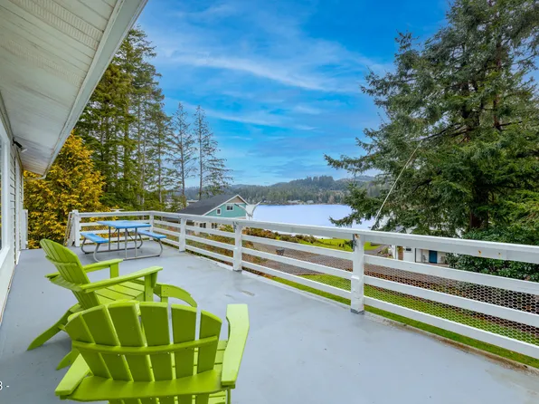1610 NE Lake Cove Dr, Lincoln City, OR 97367