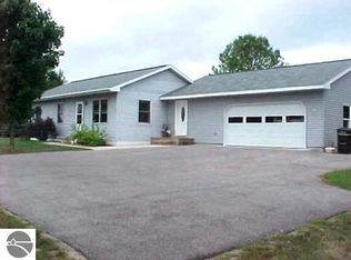 526 N Lake Shore Dr, Lake Leelanau, MI 49653