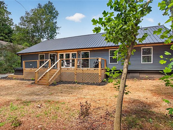 4th image of 155 Joann Cir