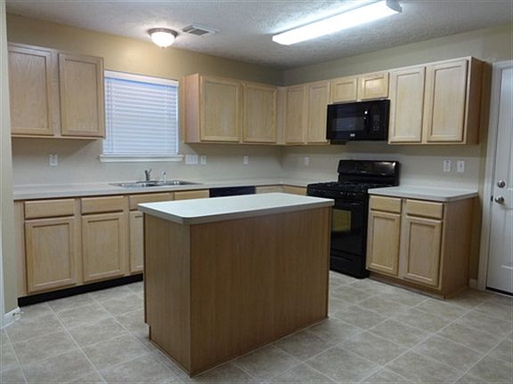 3rd image of 32035 Annice Ln