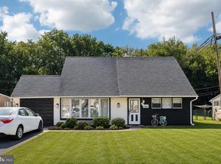 85 Kingwood Ln, Levittown, PA 19055