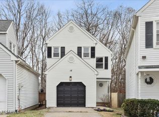 18 Oak Knoll Dr, Matawan, NJ 07747